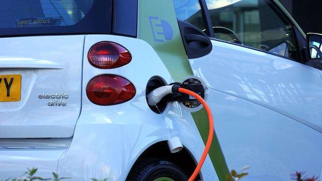 UK Electric Car Chargers: Record 16,000 Installations in 2023